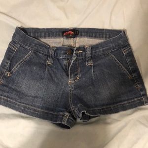 Beachy jean shorts!!